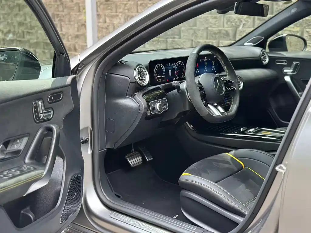 Mercedes-Benz A-Class AMG 2024 — фото 5
