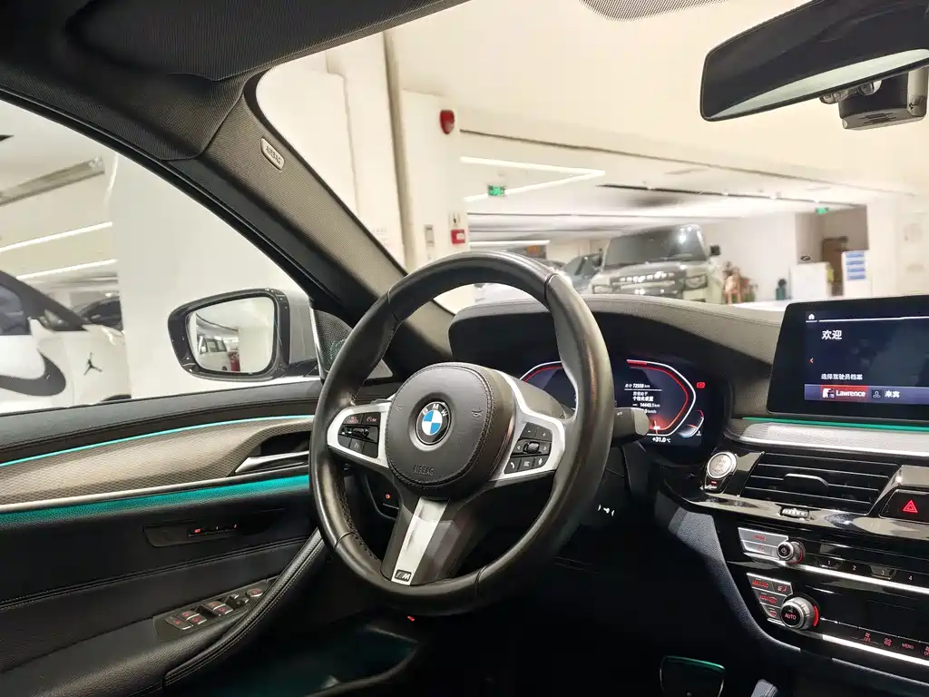 BMW 5 Series 2020 — фото 10