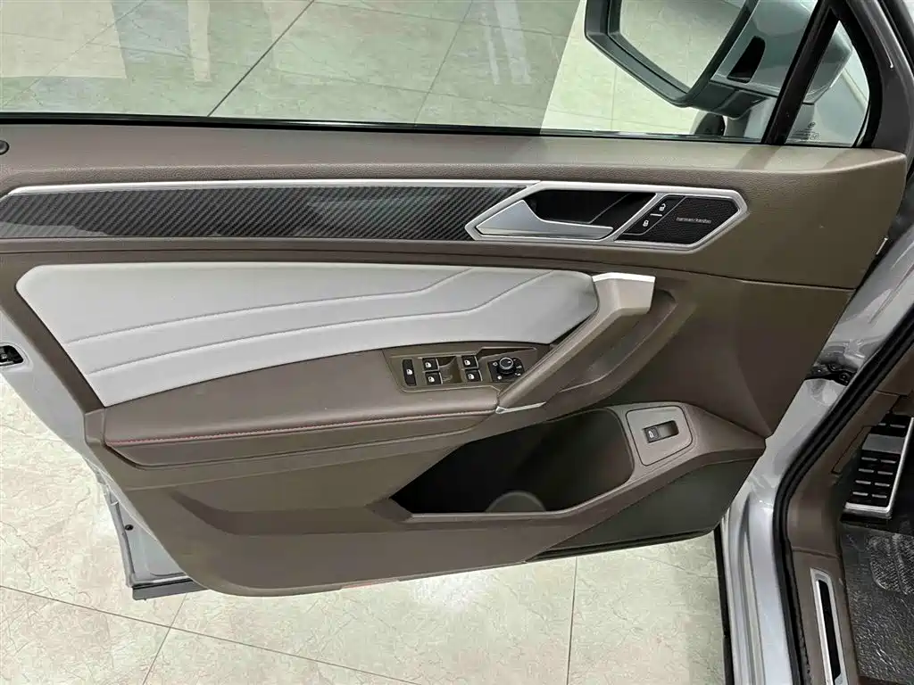 Volkswagen Tiguan L 2021 — фото 10
