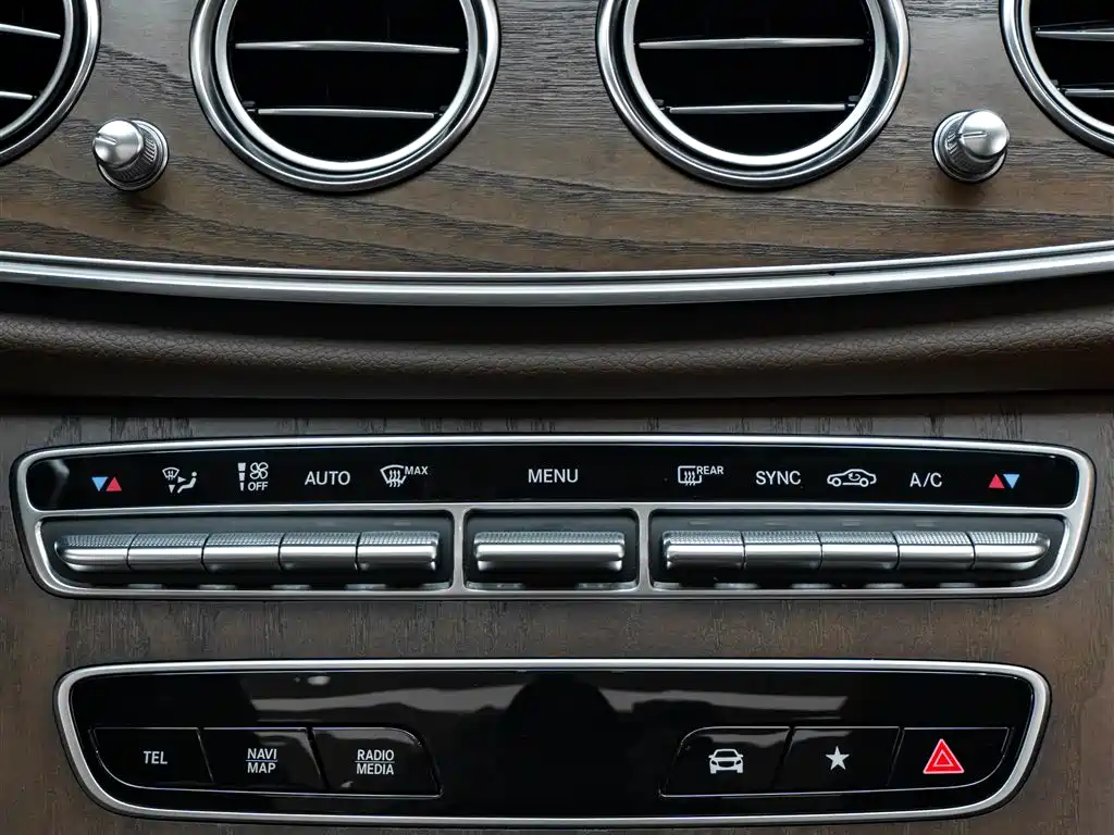 Mercedes-Benz E-Class 2024 — фото 27