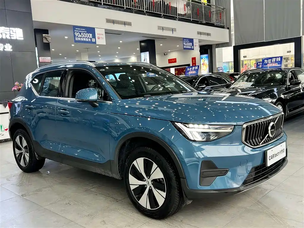 Volvo XC40 2025 — фото 2