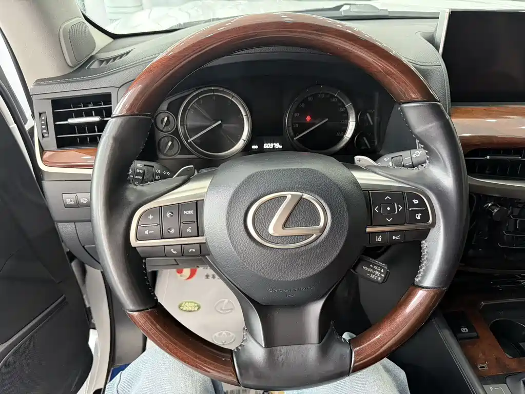 Lexus LX 2019 — фото 3