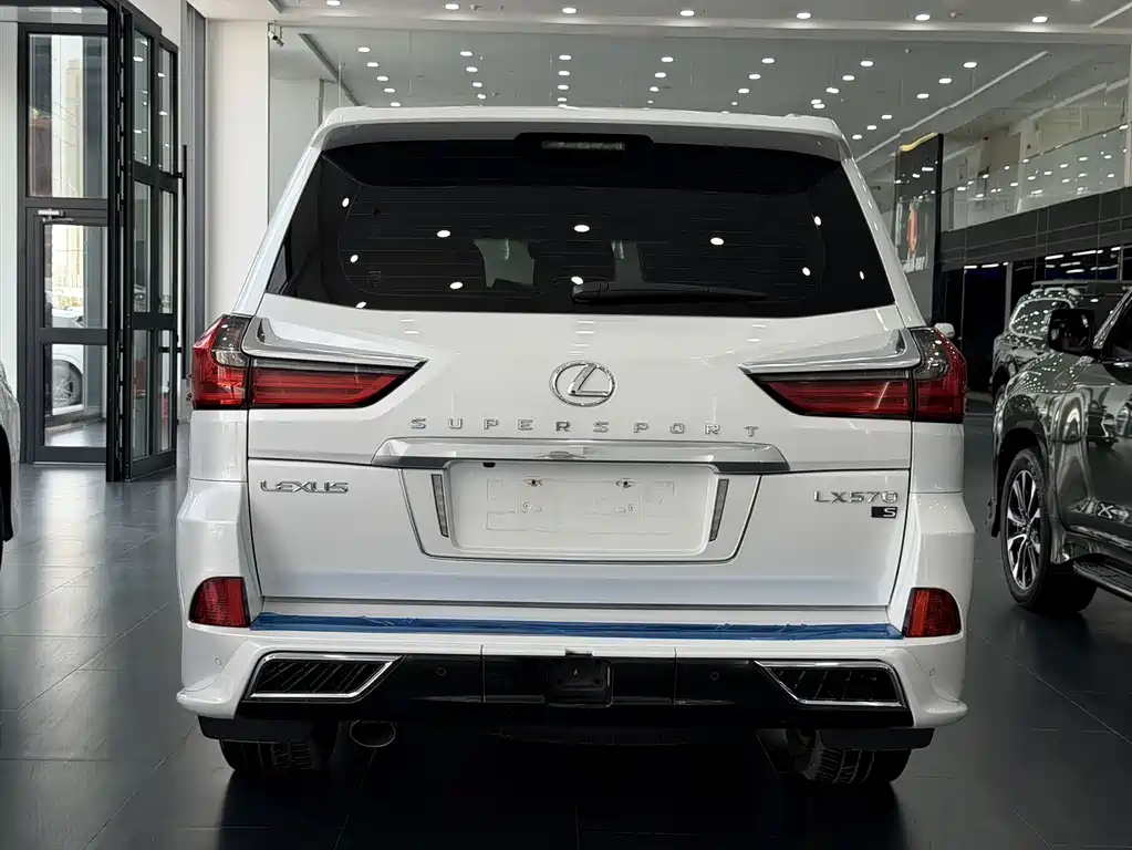 Lexus LX 2019 — фото 15