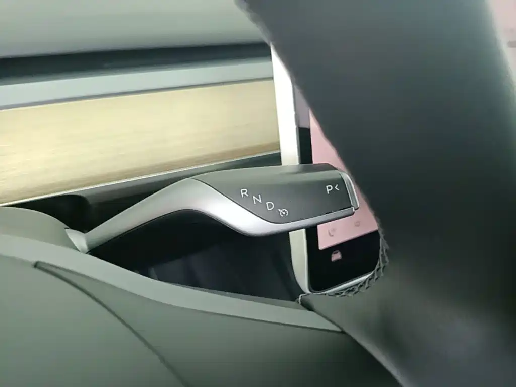 Tesla Model Y 2023 — фото 14