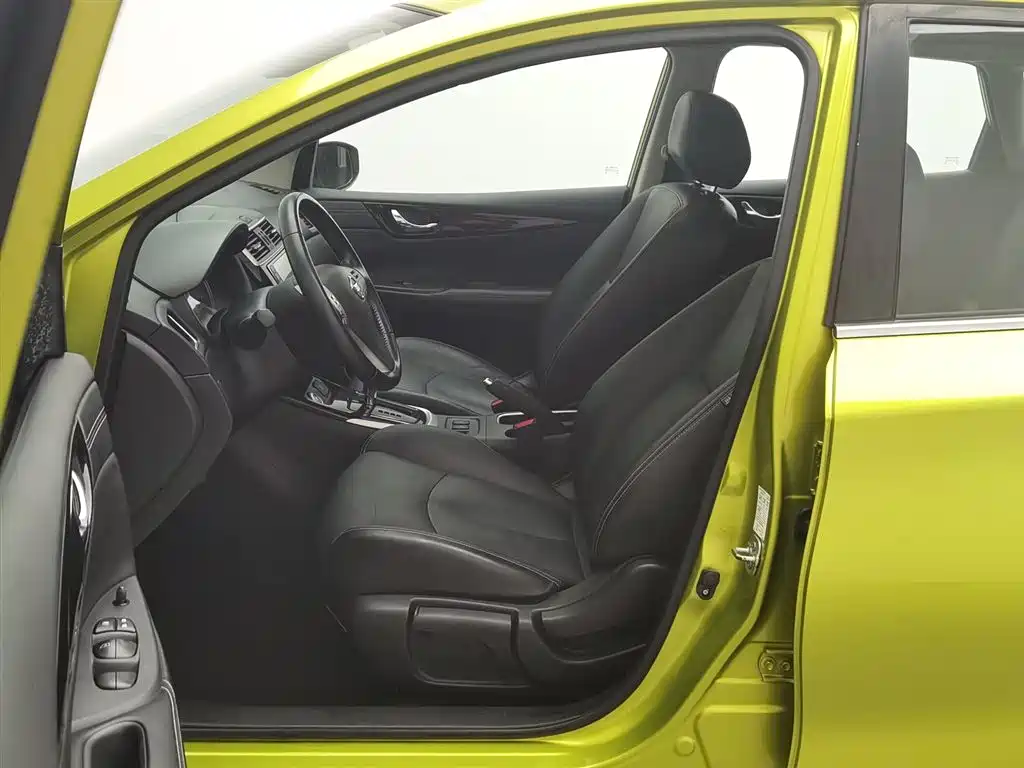 Nissan Tiida 2016 — фото 10
