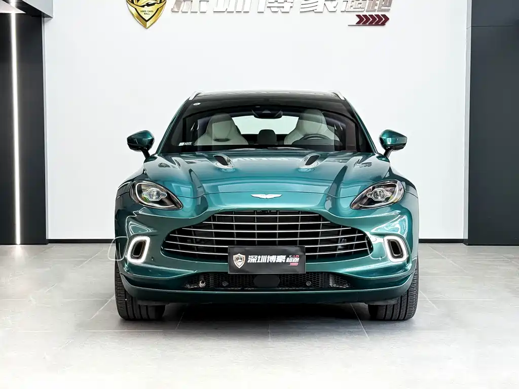 Aston Martin DBX 2023 — фото 2
