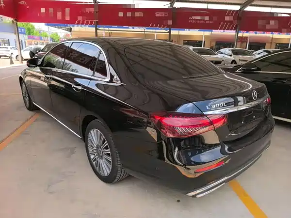 Mercedes-Benz E-Class 2022