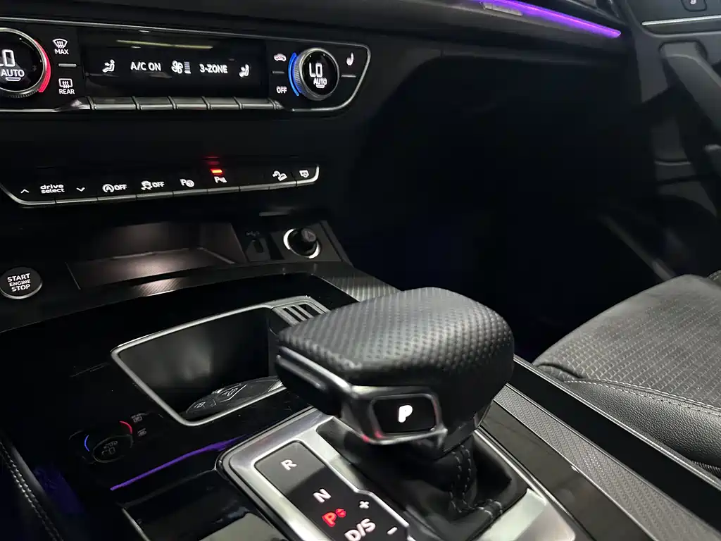 Audi Q5L Sportback 2022 — фото 11