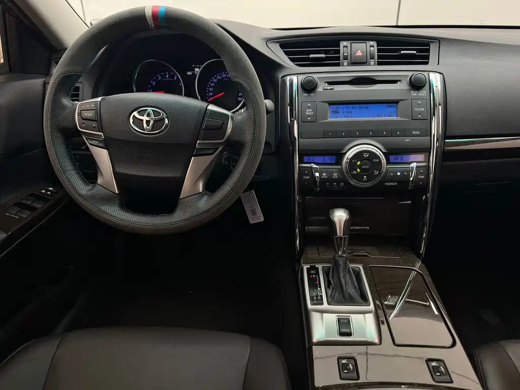 Toyota Reiz 2017 — фото 13