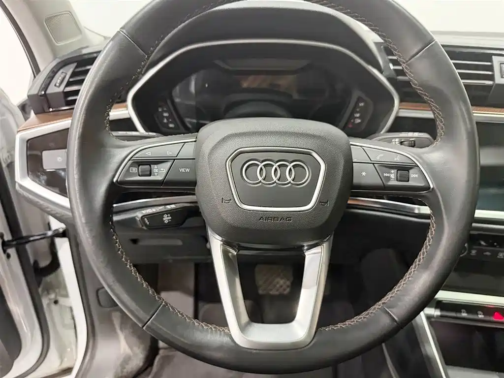 Audi Q3 2023 — фото 10
