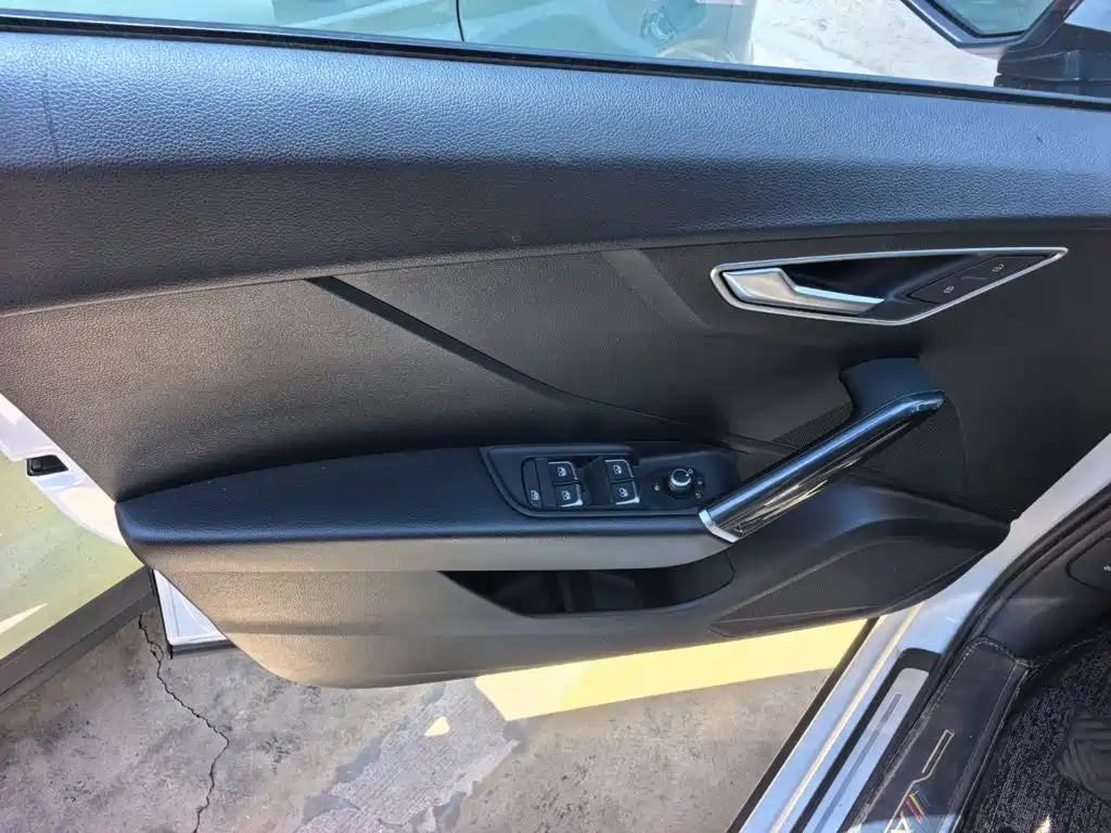 Audi Q2L E-Tron 2021