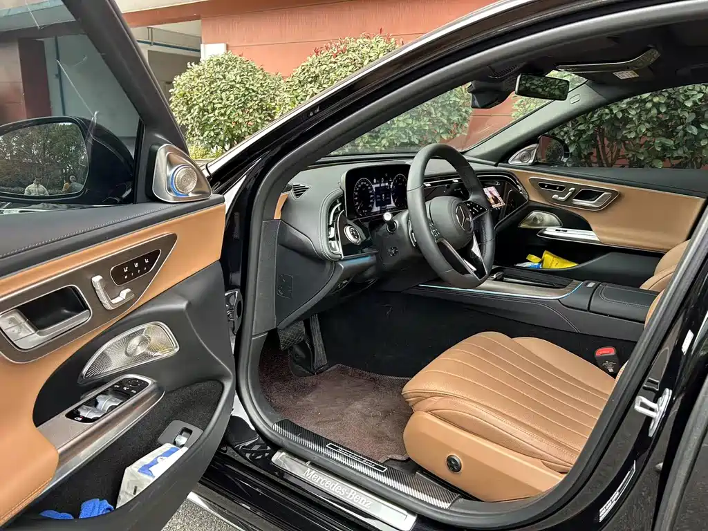 Mercedes-Benz E-Class 2024