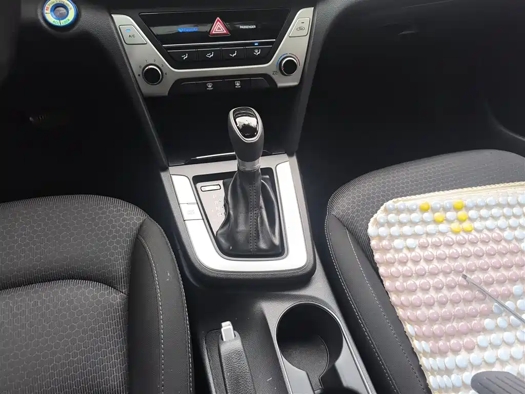 Hyundai Elantra 2018 — фото 10