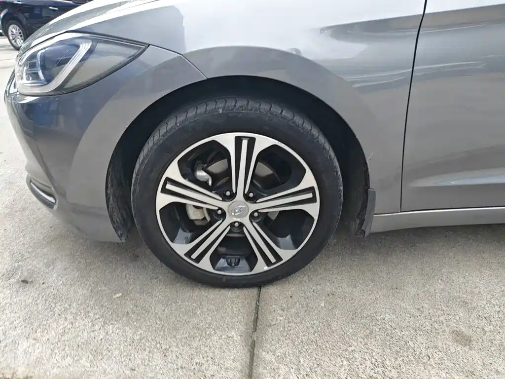 Hyundai Elantra 2018 — фото 25