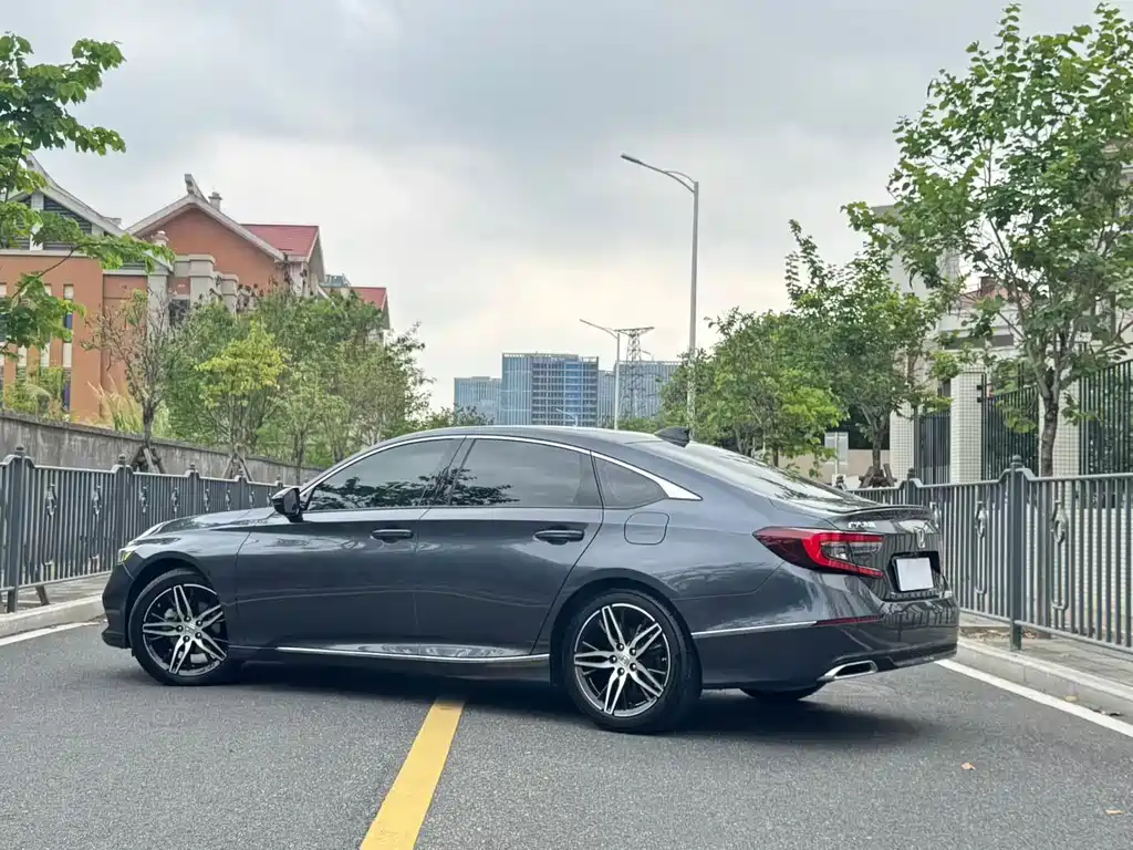 Honda Accord 2022 — фото 9