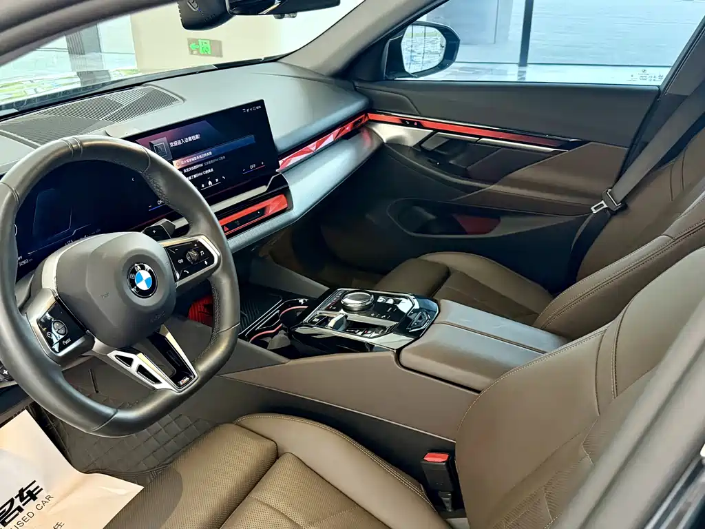 BMW 5 Series 2024 — фото 11