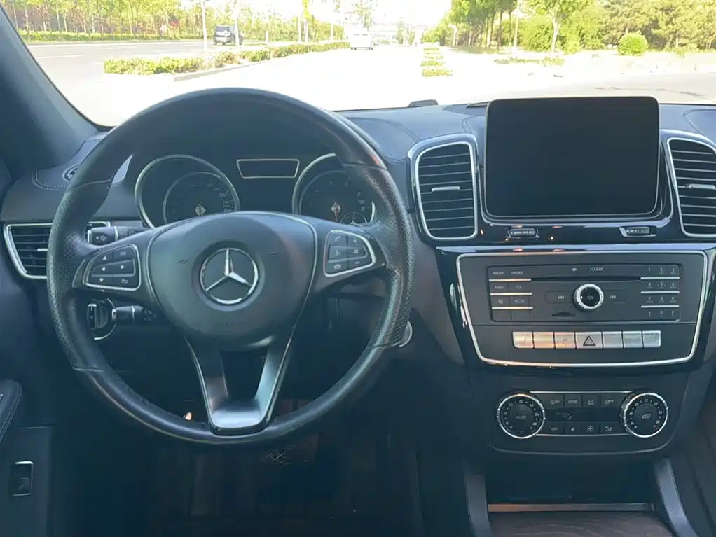 Mercedes-Benz GLE 2017 — фото 13