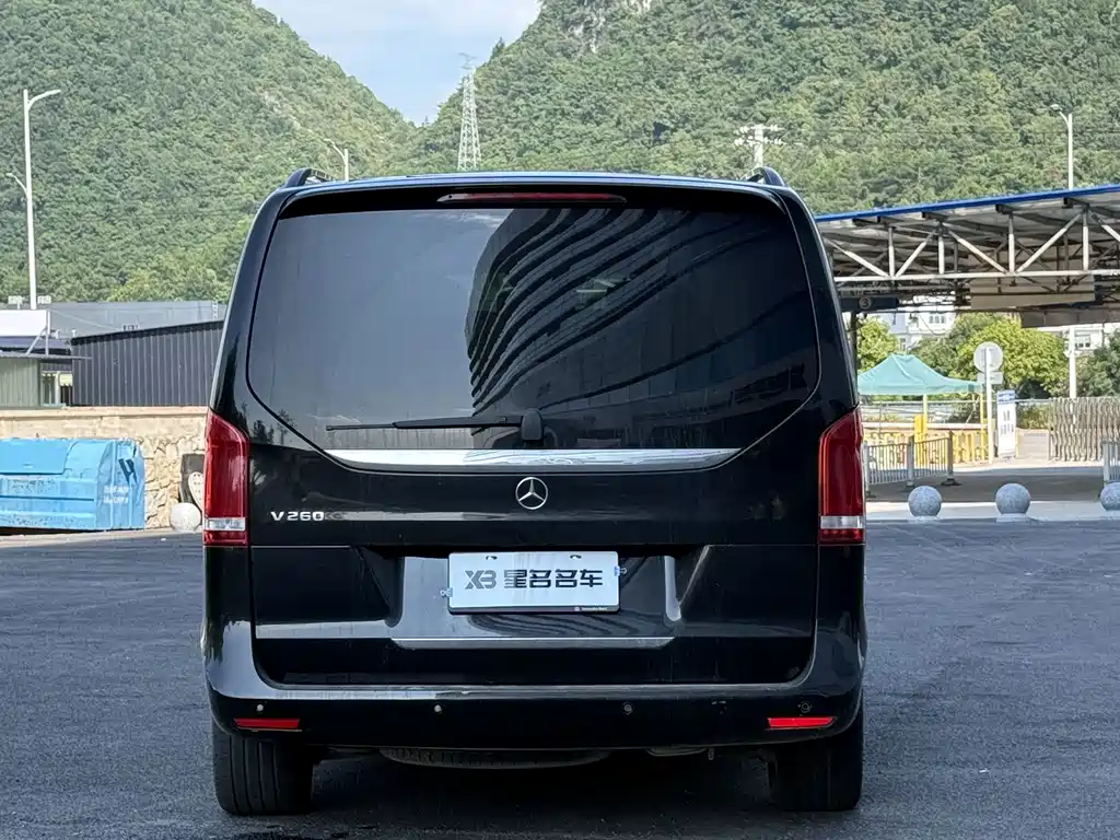 Mercedes-Benz V-Class 2023 — фото 20