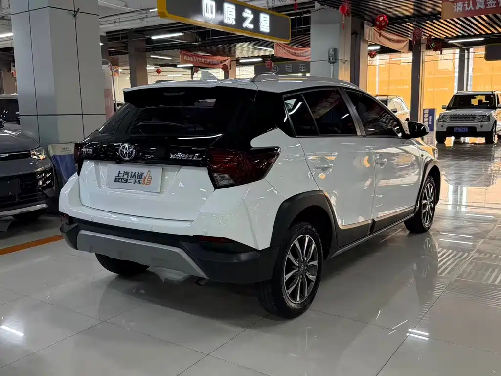 Toyota Yaris L 2023 — фото 9
