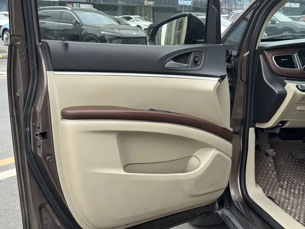 Buick GL8 2015 — фото 13