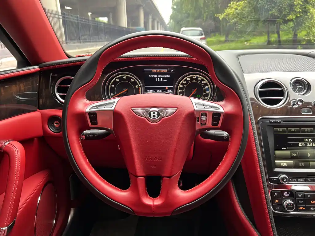 Bentley Flying Spur 2018 — фото 12