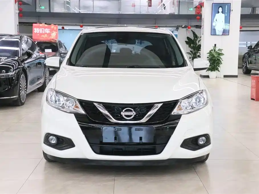 Nissan Tiida 2017 — фото 2