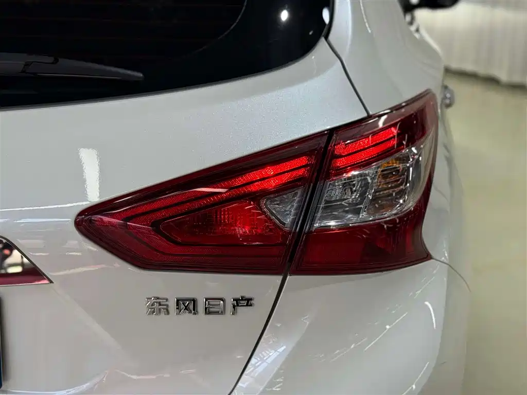 Nissan Tiida 2022 — фото 11