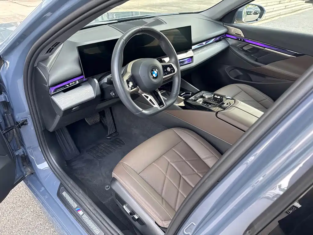 BMW 5 Series 2025 — фото 9