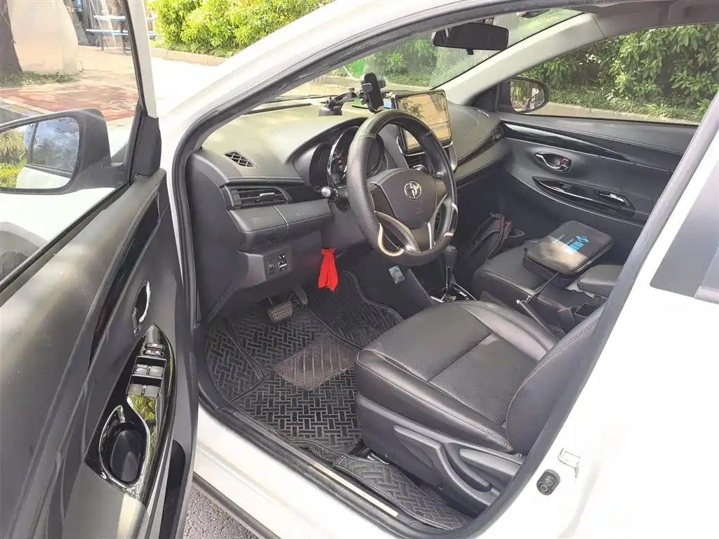 Toyota Yaris L 2020 — фото 14