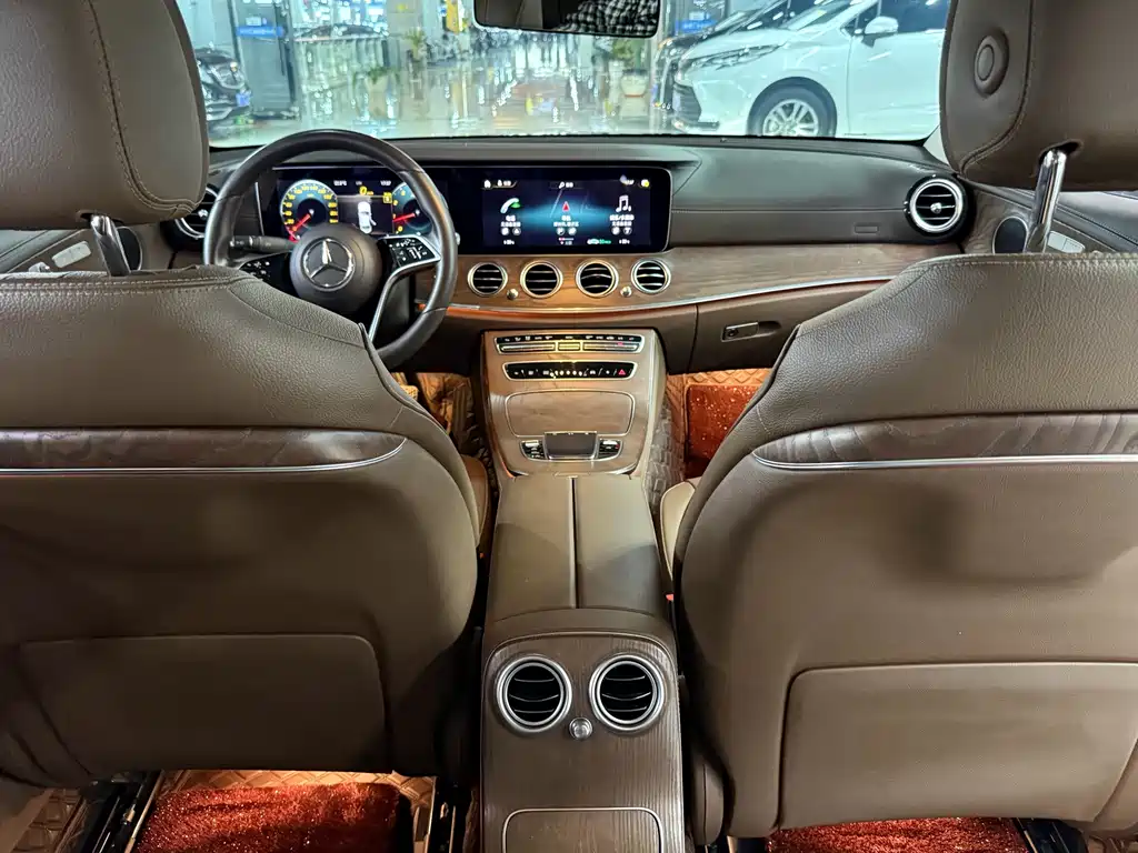 Mercedes-Benz E-Class 2023 — фото 17