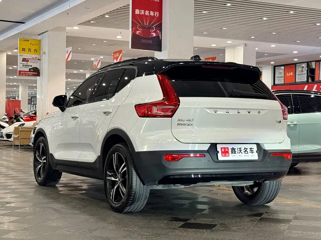 Volvo XC40 2021 — фото 4