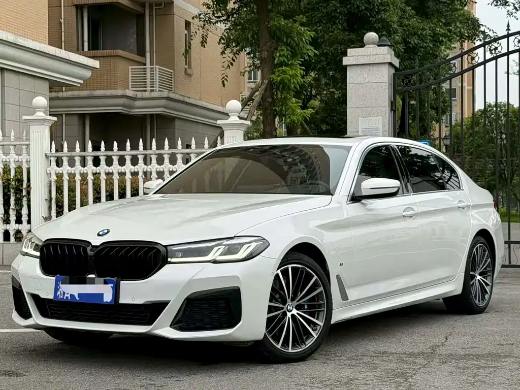 BMW 5 Series 2021 — фото 1