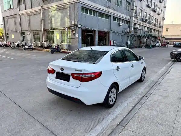 Kia K2 2011