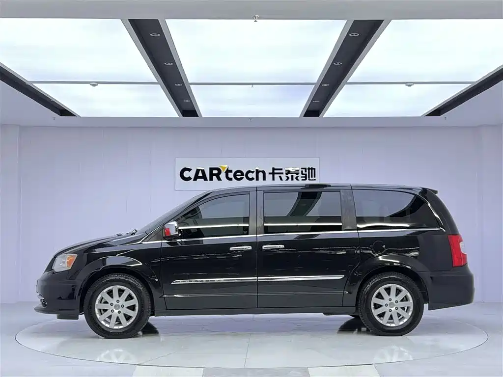Chrysler Grand Voyager 2015 — фото 11