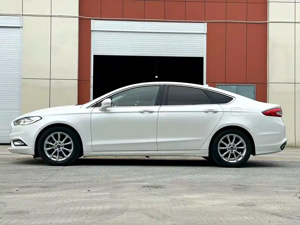 Ford Mondeo 2017 — фото 13