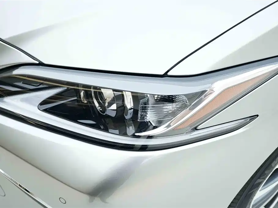 Lexus ES 2021 — фото 15