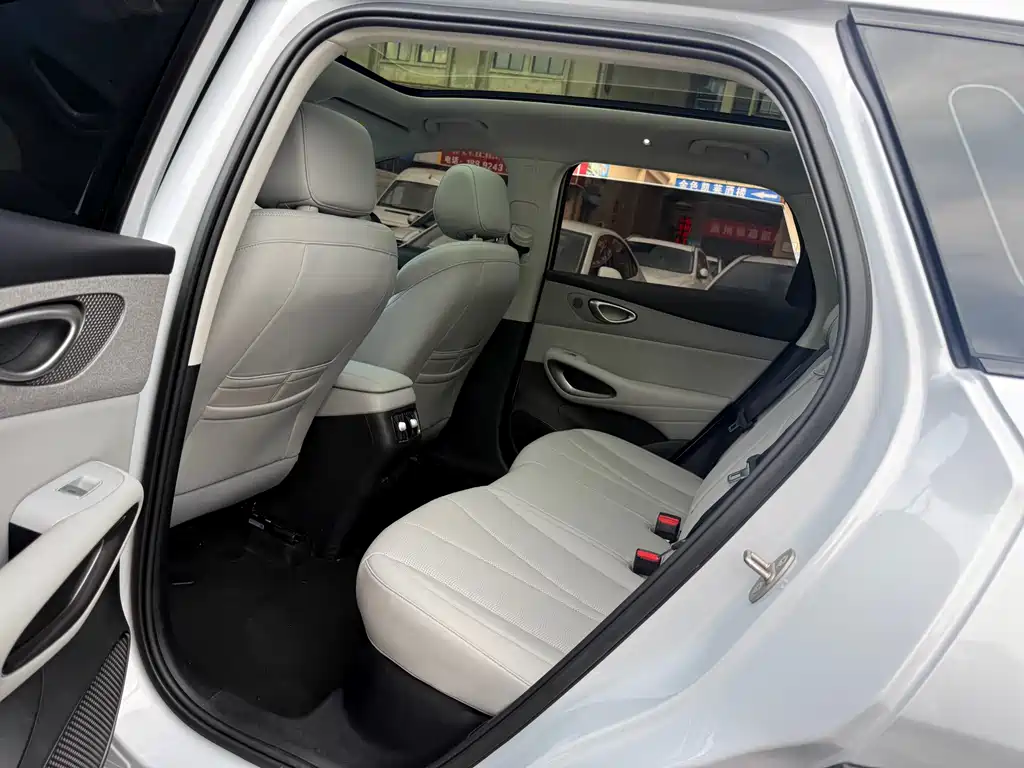 BYD Sealion 05 EV 2025 — фото 13