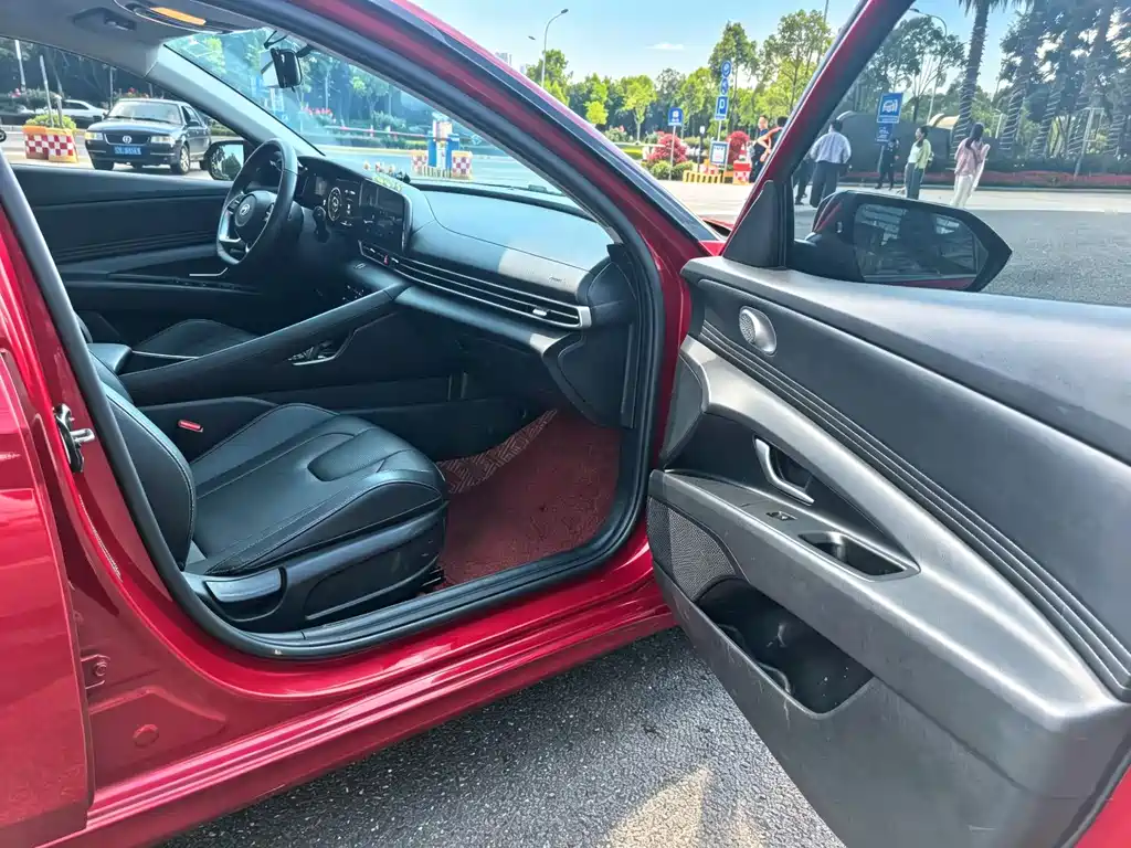 Hyundai Elantra 2022 — фото 10