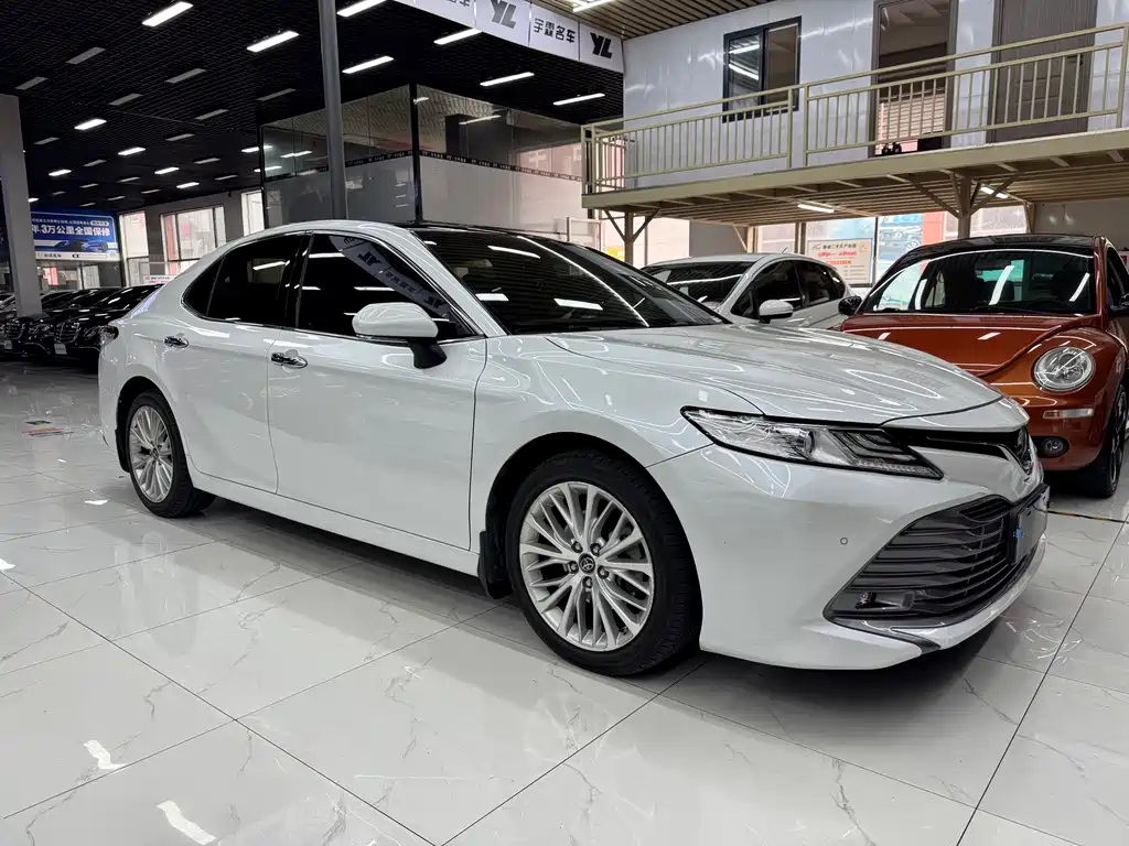 Toyota Camry 2020 — фото 2