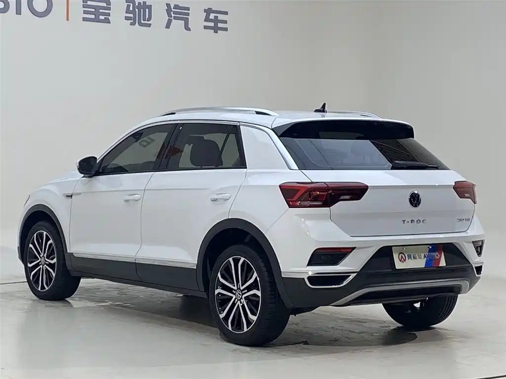 Volkswagen T-Roc 2023 — фото 2
