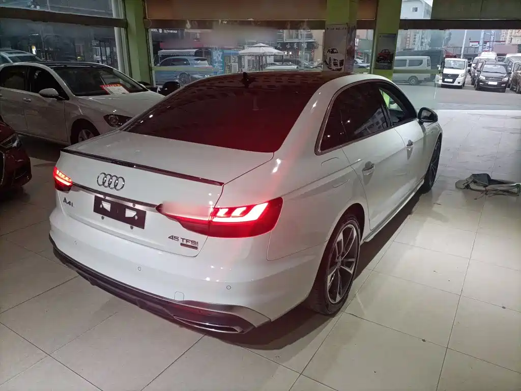 Audi A4L 2020
