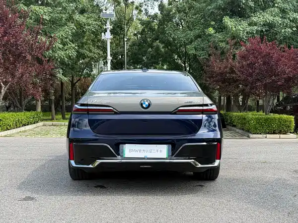BMW i7 2025