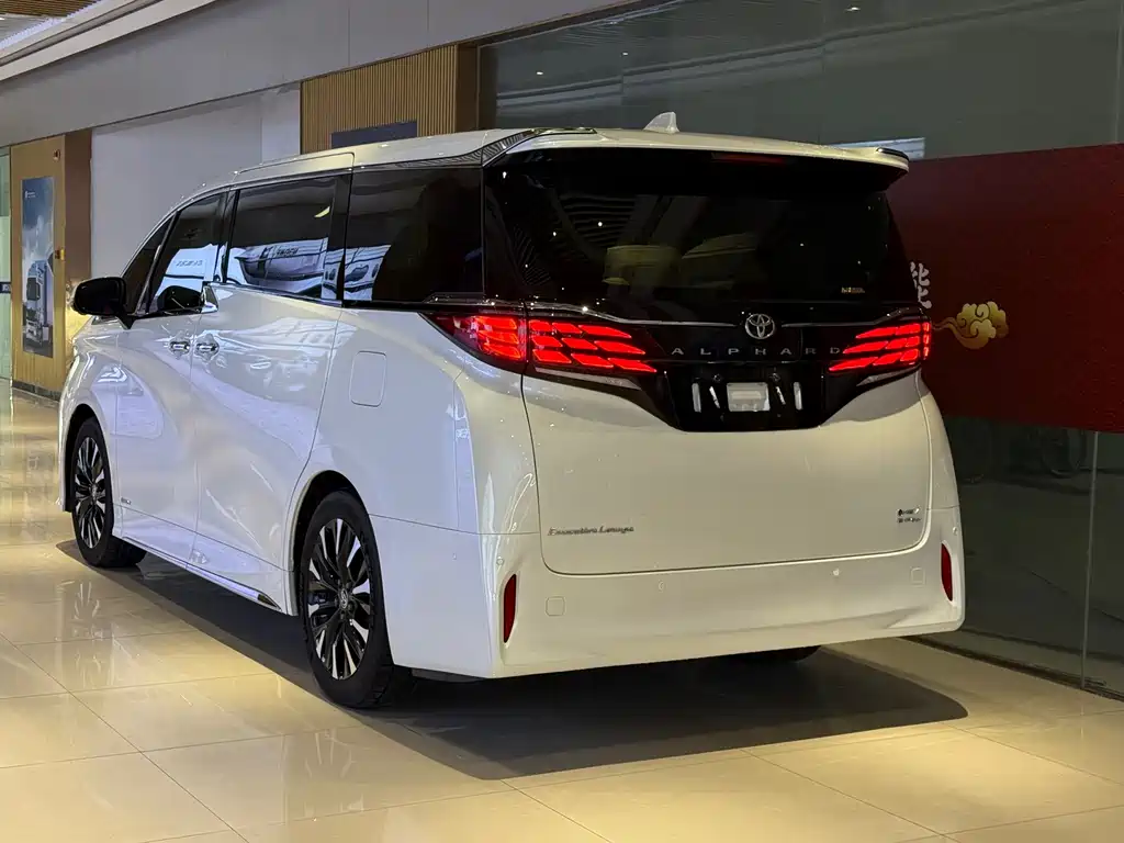 Toyota Alphard 2023 — фото 10