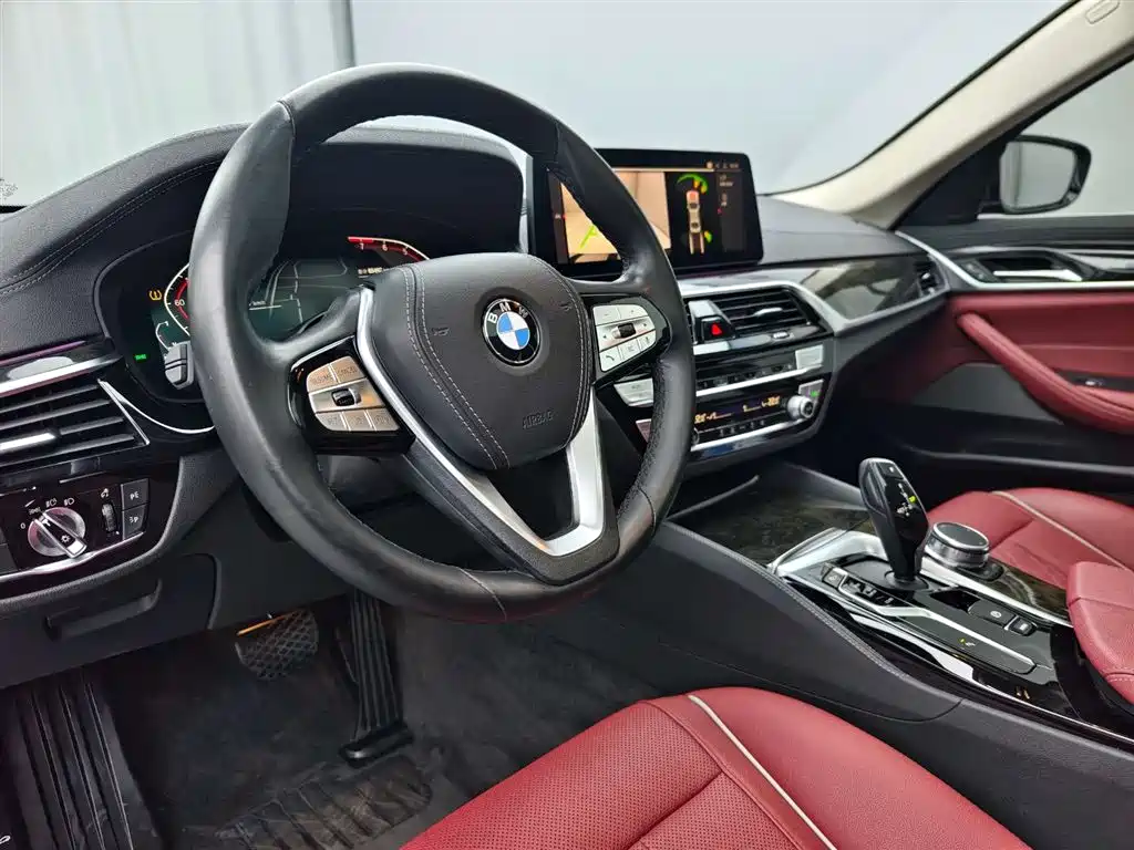 BMW 5 Series 2022 — фото 16