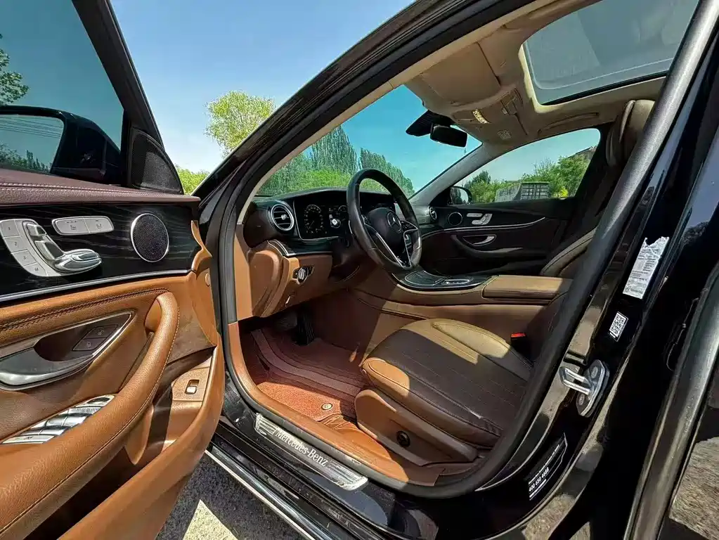 Mercedes-Benz E-Class 2022 — фото 4