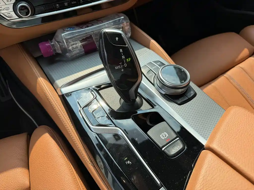BMW 5 Series 2019 — фото 9