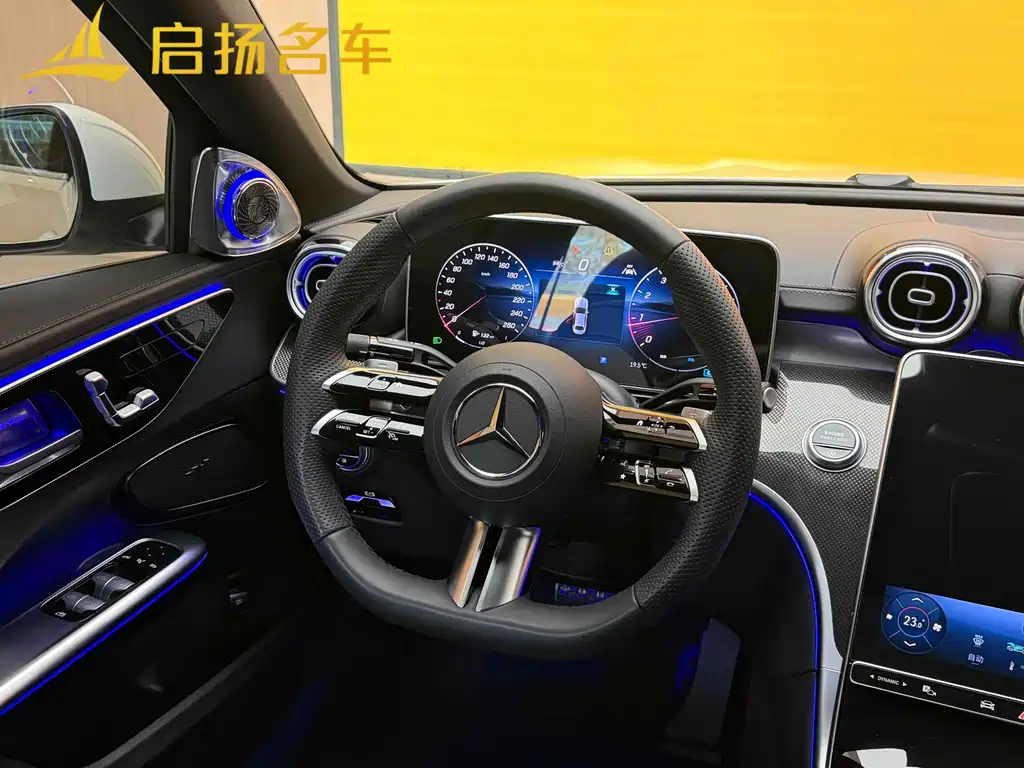 Mercedes-Benz C-Class 2024 — фото 17