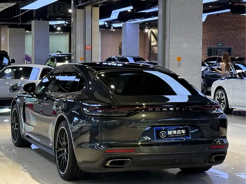 Porsche Panamera 2021