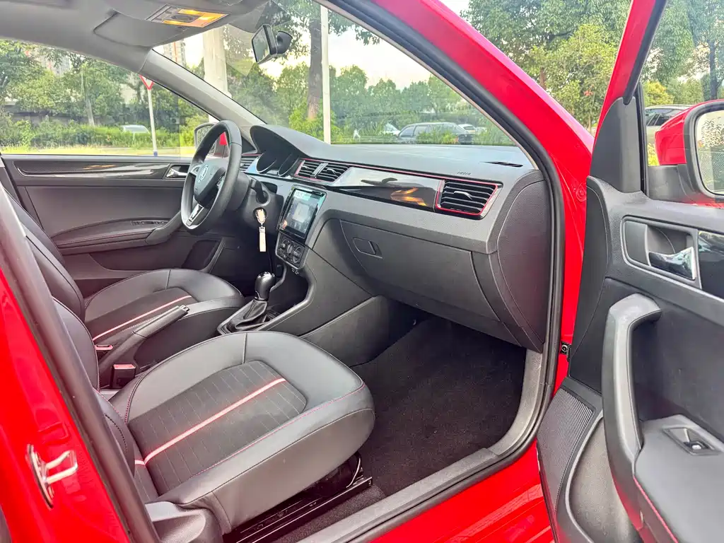 Skoda Rapid Spaceback 2020 — фото 9