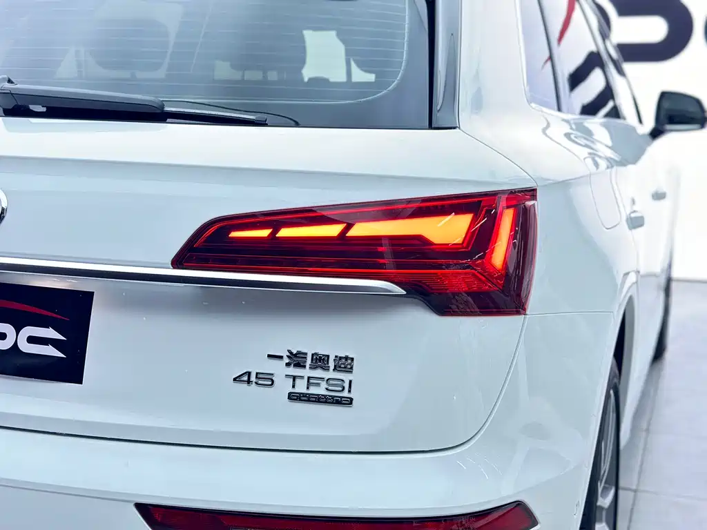 Audi Q5L 2022 — фото 30